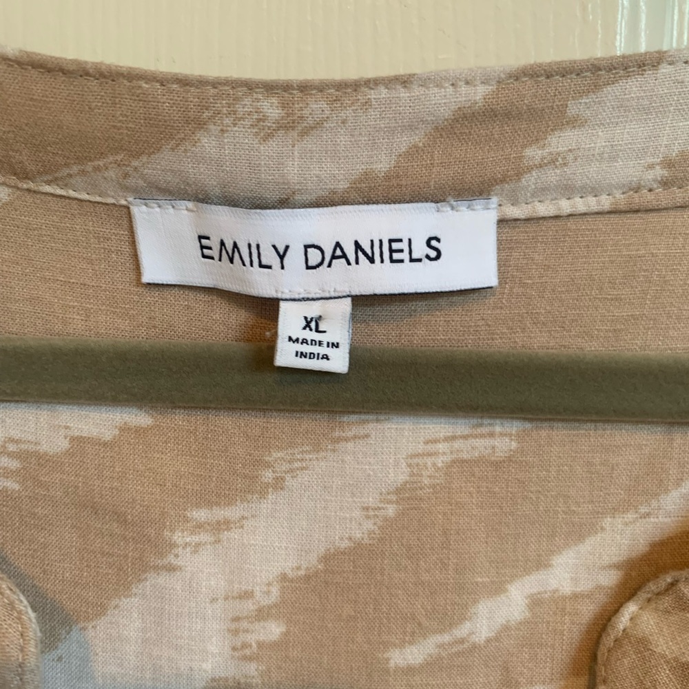 SOLD!! Emily Daniels linen blend too. Size XL, EUC. Tan and ivory. - Picture 4 of 6